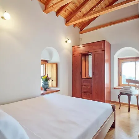 度假居 Petreas Castle 卡德哈米利