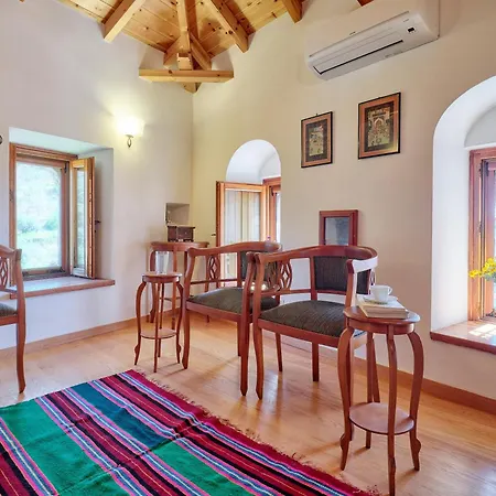 Petreas Castle * Kardamyli