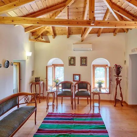 Petreas Castle Сasa de vacaciones